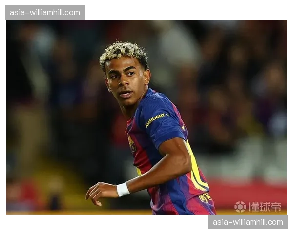 亚马尔边路突破犀利 巴萨新星展现进攻创造力 亚马尔边路突破犀利 巴萨新星展现进攻创造力